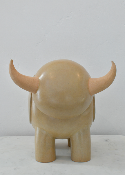 Ceramic Bully: Giant Winter White Bully