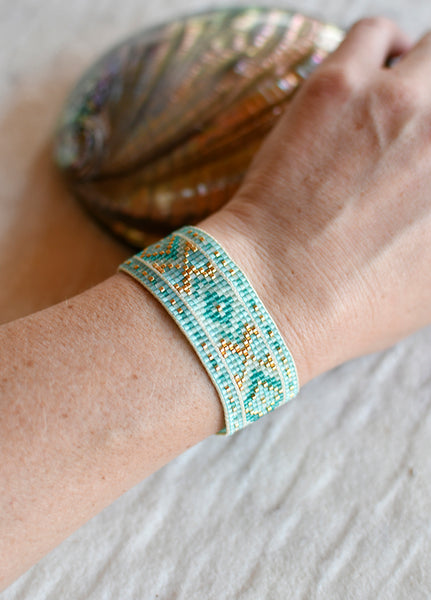 Diamond Adjustable Bracelet in Turquoise, Gold and White